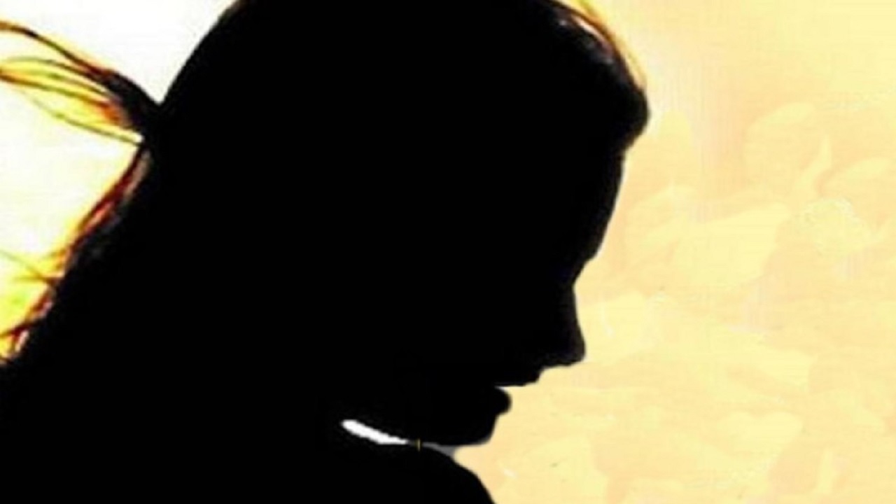 REWA : जेल से छुटते ही रेप के आरोपी ने युवती को दी सजा, कैरोसीन डालकर लगा दी आग REWA : जेल से छुटते ही रेप के आरोपी ने युवती को दी सजा, कैरोसीन डालकर लगा दी आग